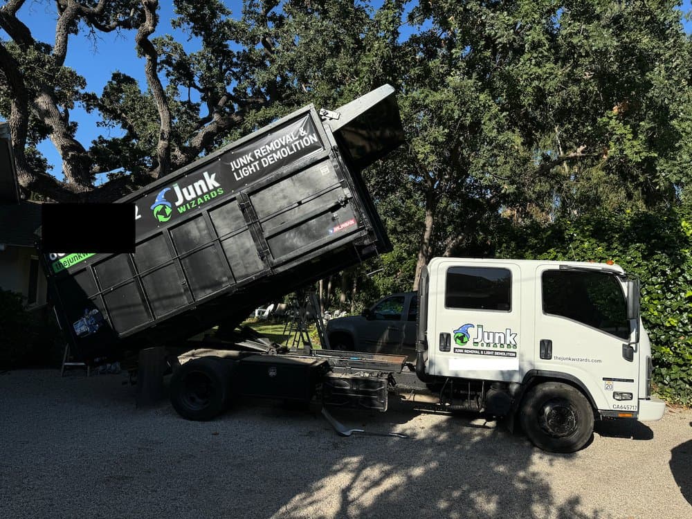 Junk Wizards truck in Simi Valley ready for a pickup